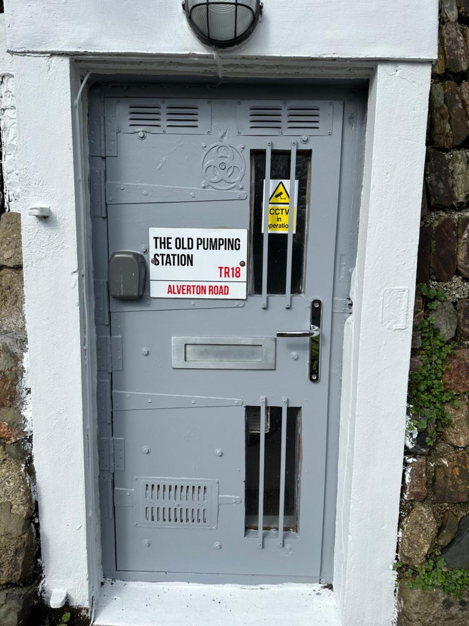 The Old Water Pumping Station Quirky Underground Hobbit House Apartment Penzance Exterior photo